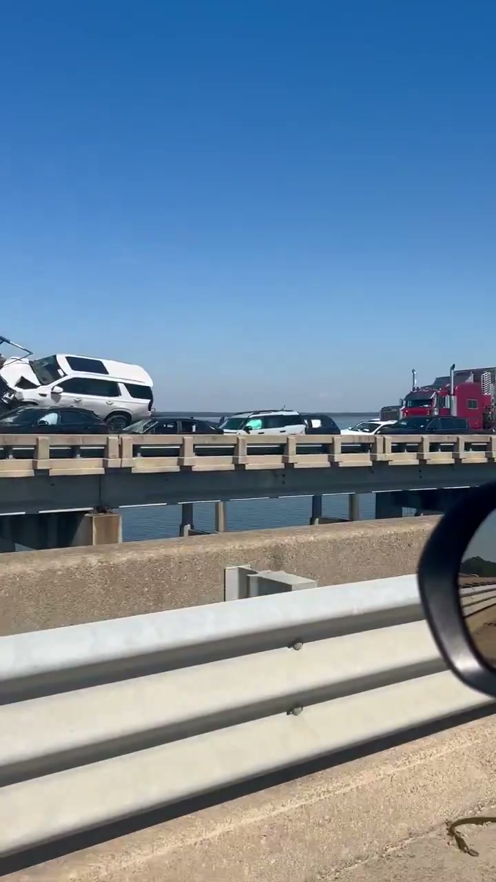 Vehicles piled up in the southbound lanes of I-95