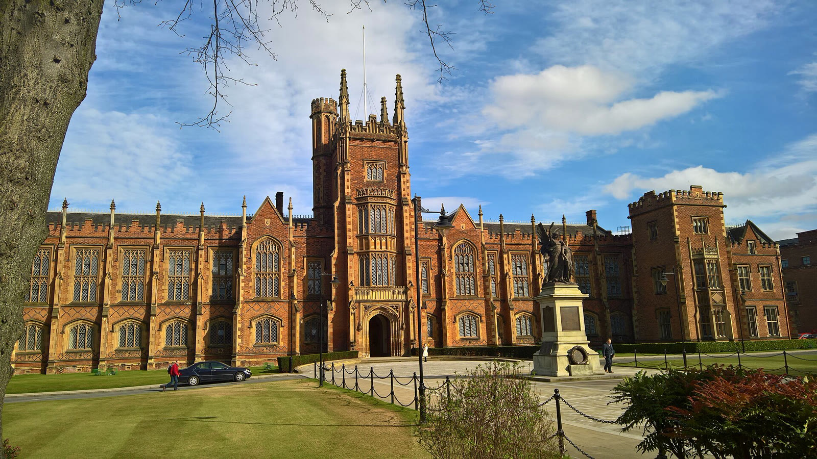 Queen’s University Belfast’ın tarihi Lanyon Binası (arşiv)