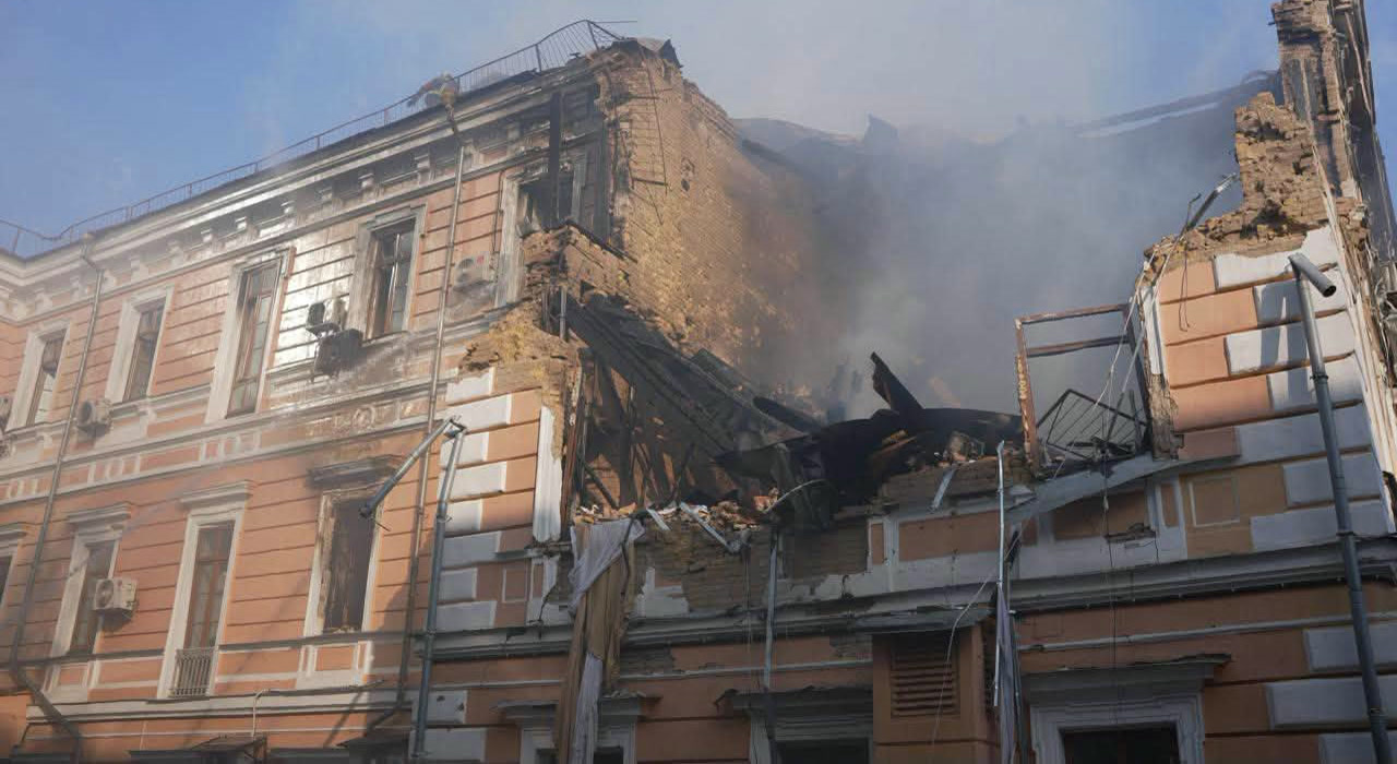 Smoke rises from the National Academy of Sciences of Ukraine building after the Russian drone strike, September 28