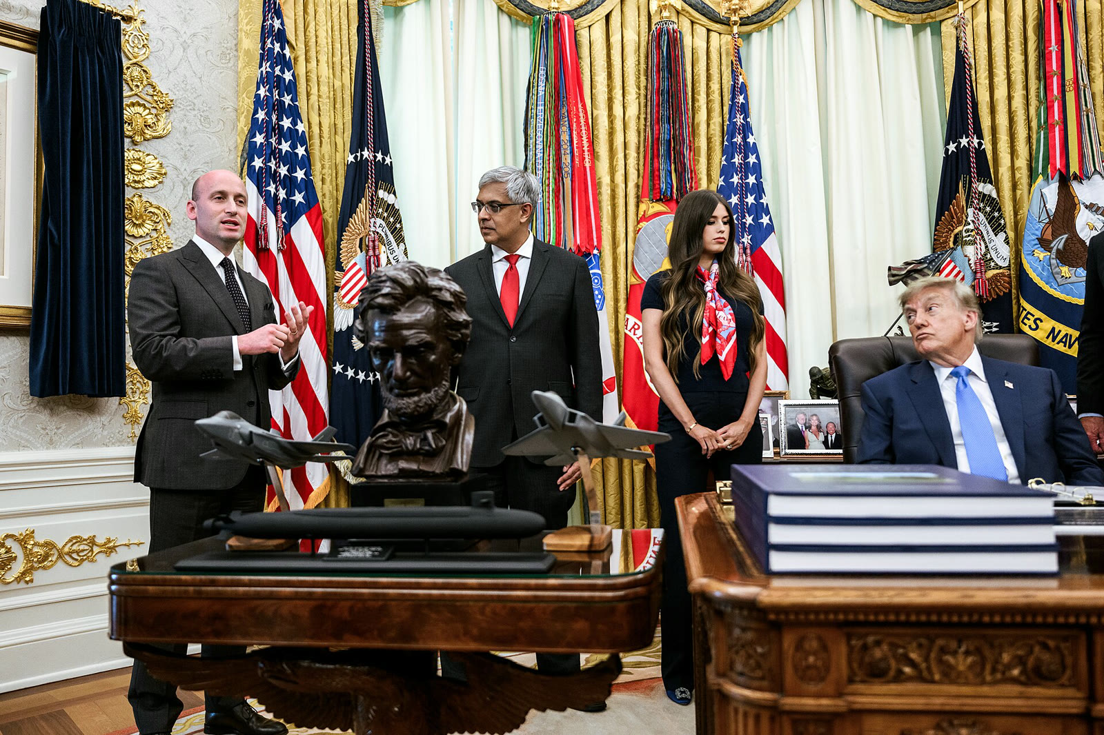 Trump signs an executive order in the Oval Office (file, August 2026)
