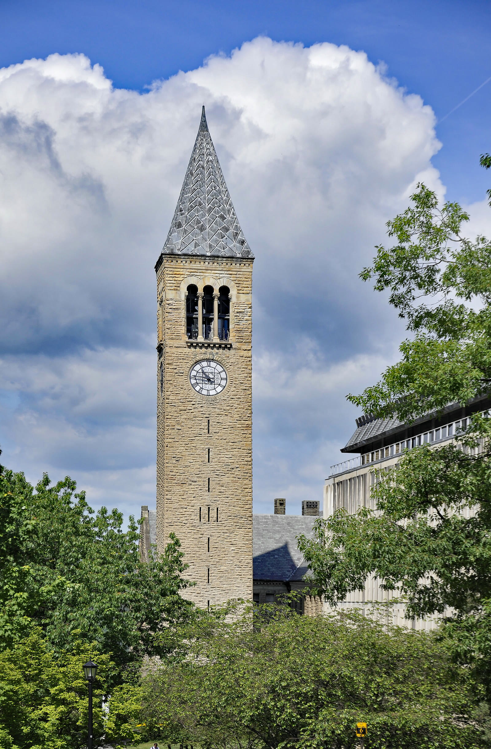 Cornell Üniversitesi kampüsündeki McGraw Kulesi (arşiv)