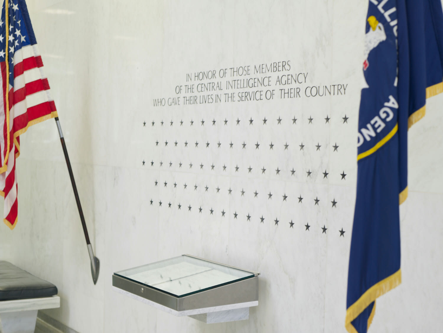 Memorial wall in the lobby of the CIA headquarters in Langley (archive)