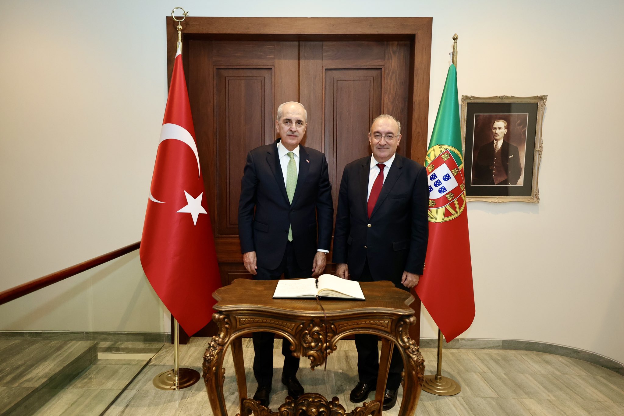 Turkish Parliament Speaker Numan Kurtulmuş signs the guestbook at the Turkish Embassy in Lisbon