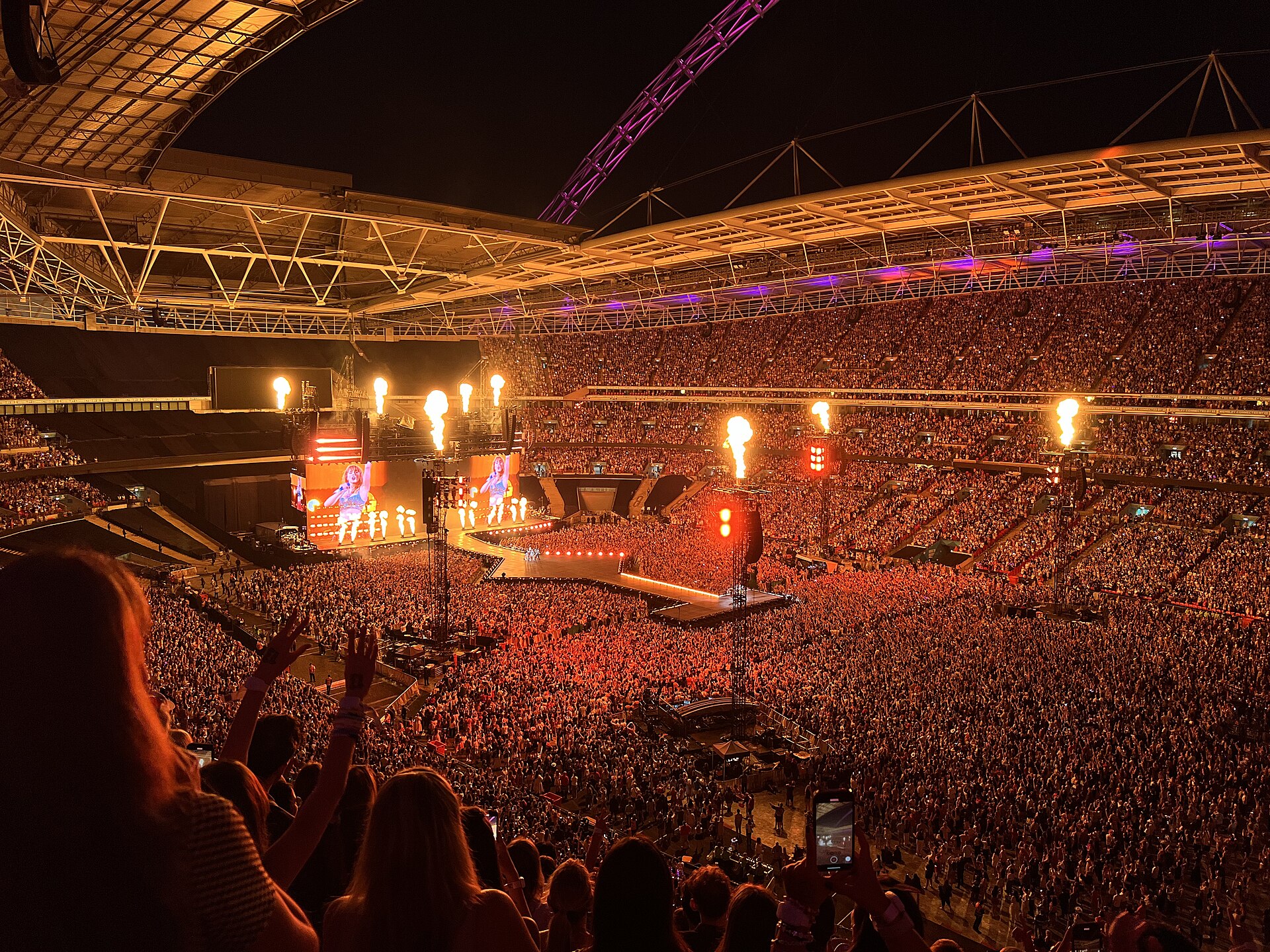 Taylor Swift performing on stage in London during the Eras Tour (archive, 2024)