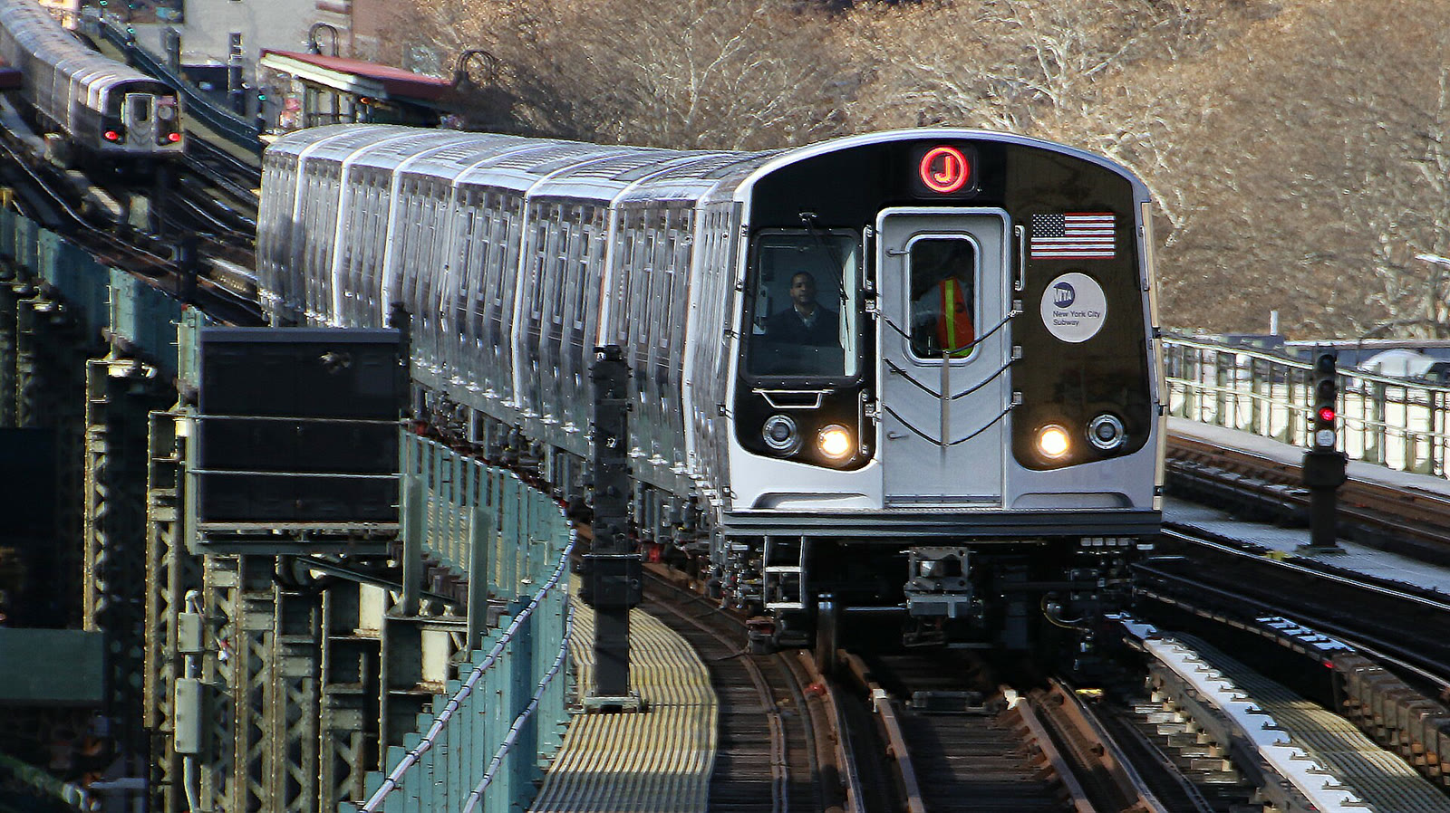 A J train on the New York City subway (archive)