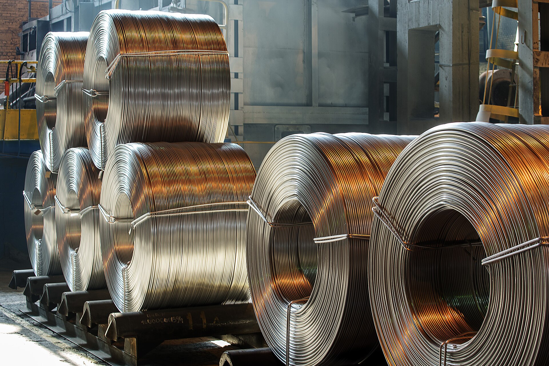 Wire coils at the aluminum plant in Shelekhov (archive)