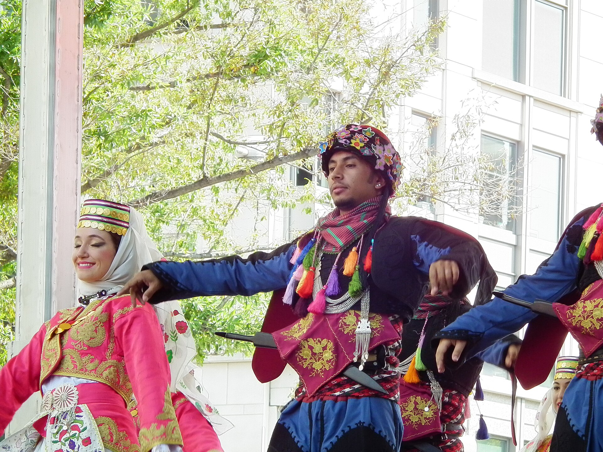 راقصون بأزياء تركية محلية في مهرجان تركي سابق بواشنطن