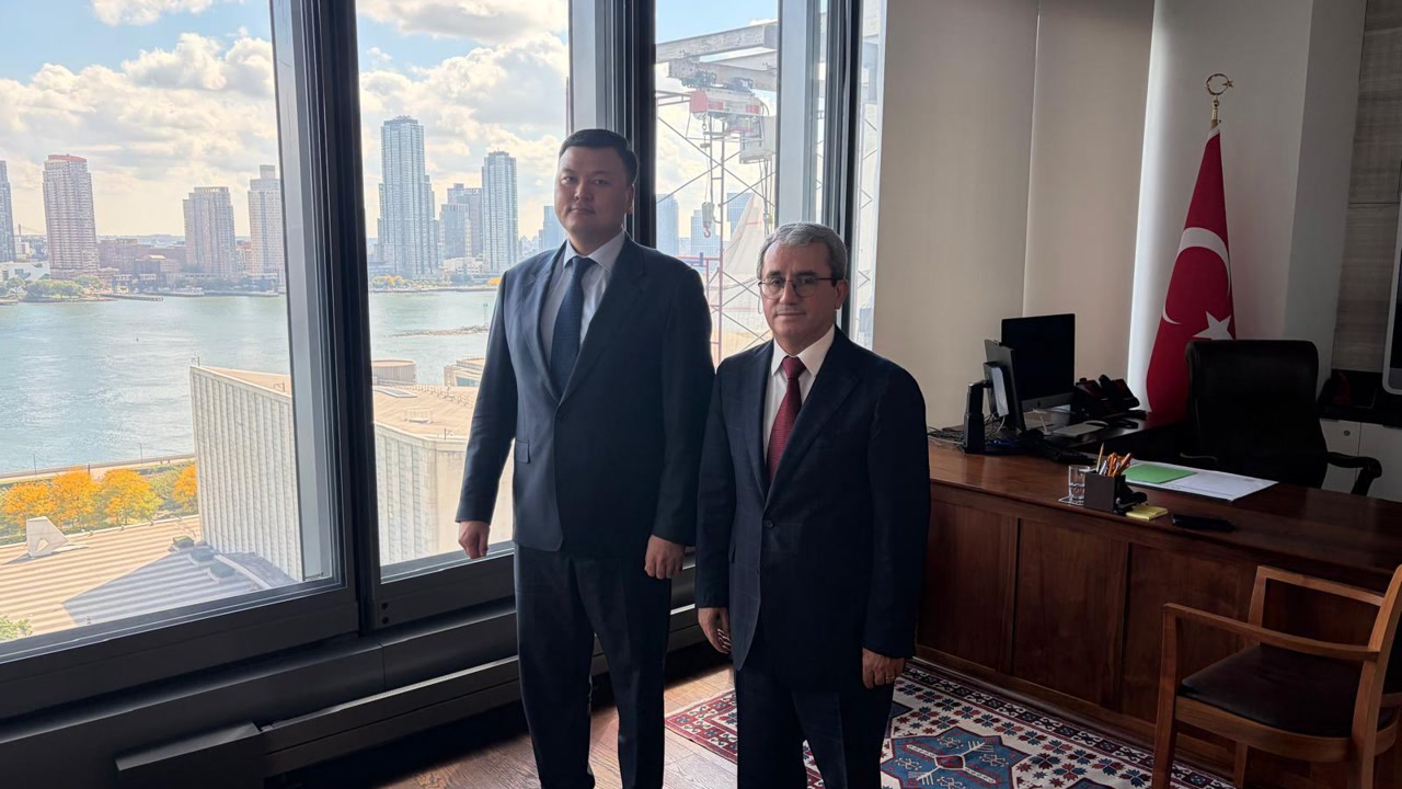 Ambassador Ahmet Yıldız and Kyrgyzstan’s UN Permanent Representative Aiaz Baetov at the Turkish House in New York