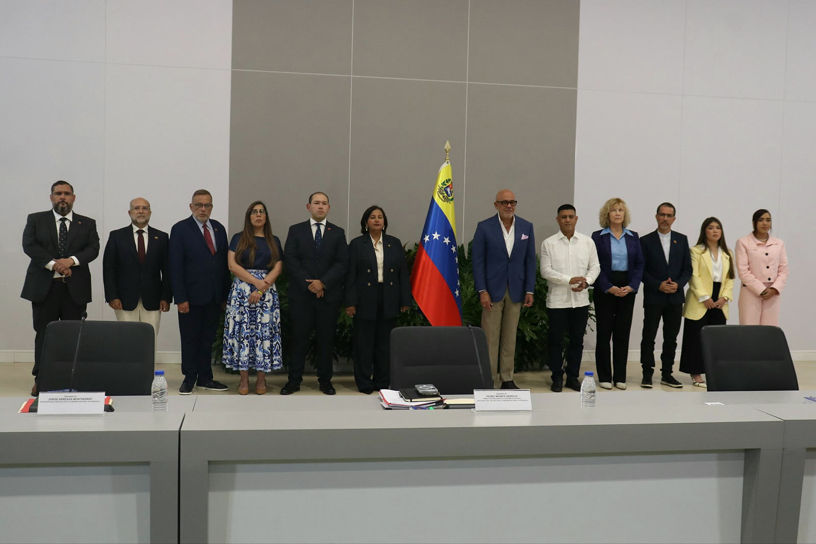 Venezuelan government and opposition delegations at reconciliation talks (archive)