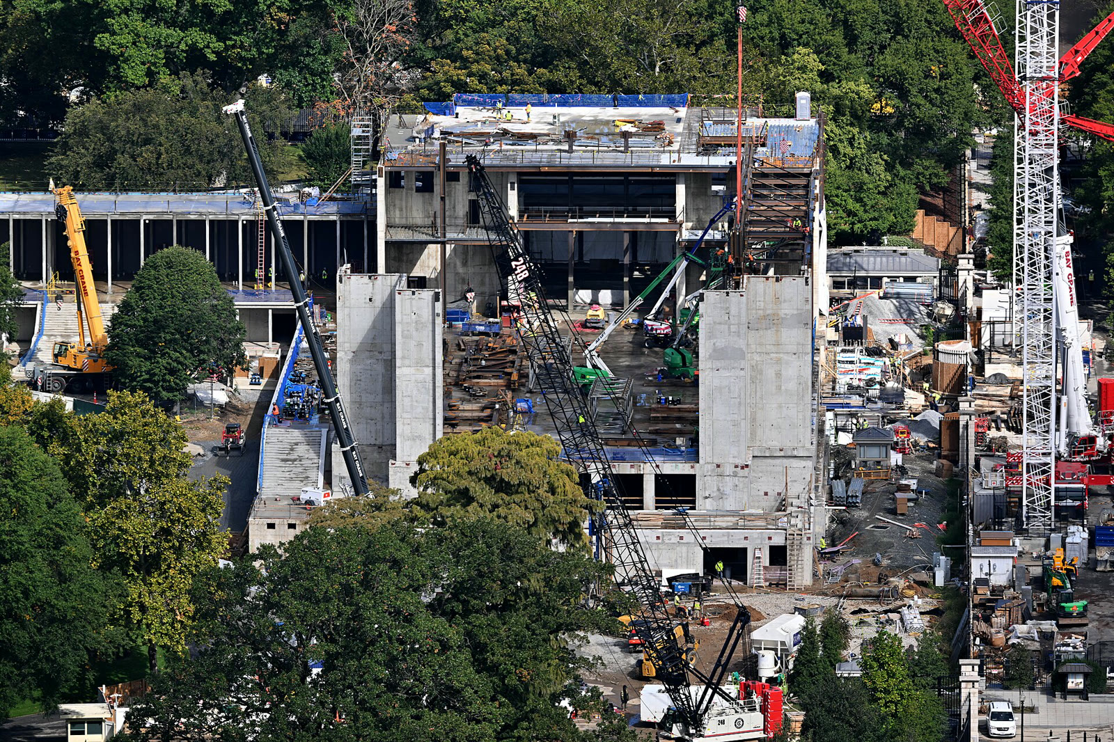 A view of the ongoing White House ballroom construction (archive)