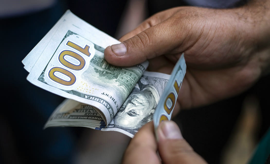 100 dolarlık banknot (arşiv)
