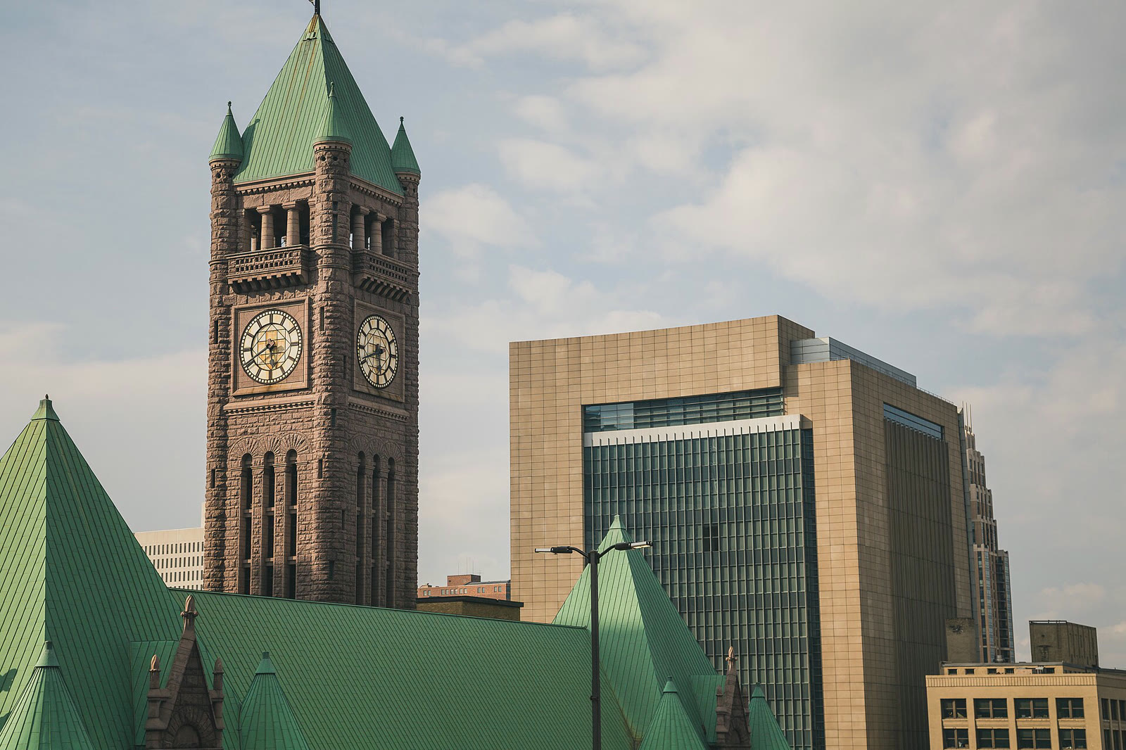 Minneapolis City Hall and the U.S. District Court building (archive)