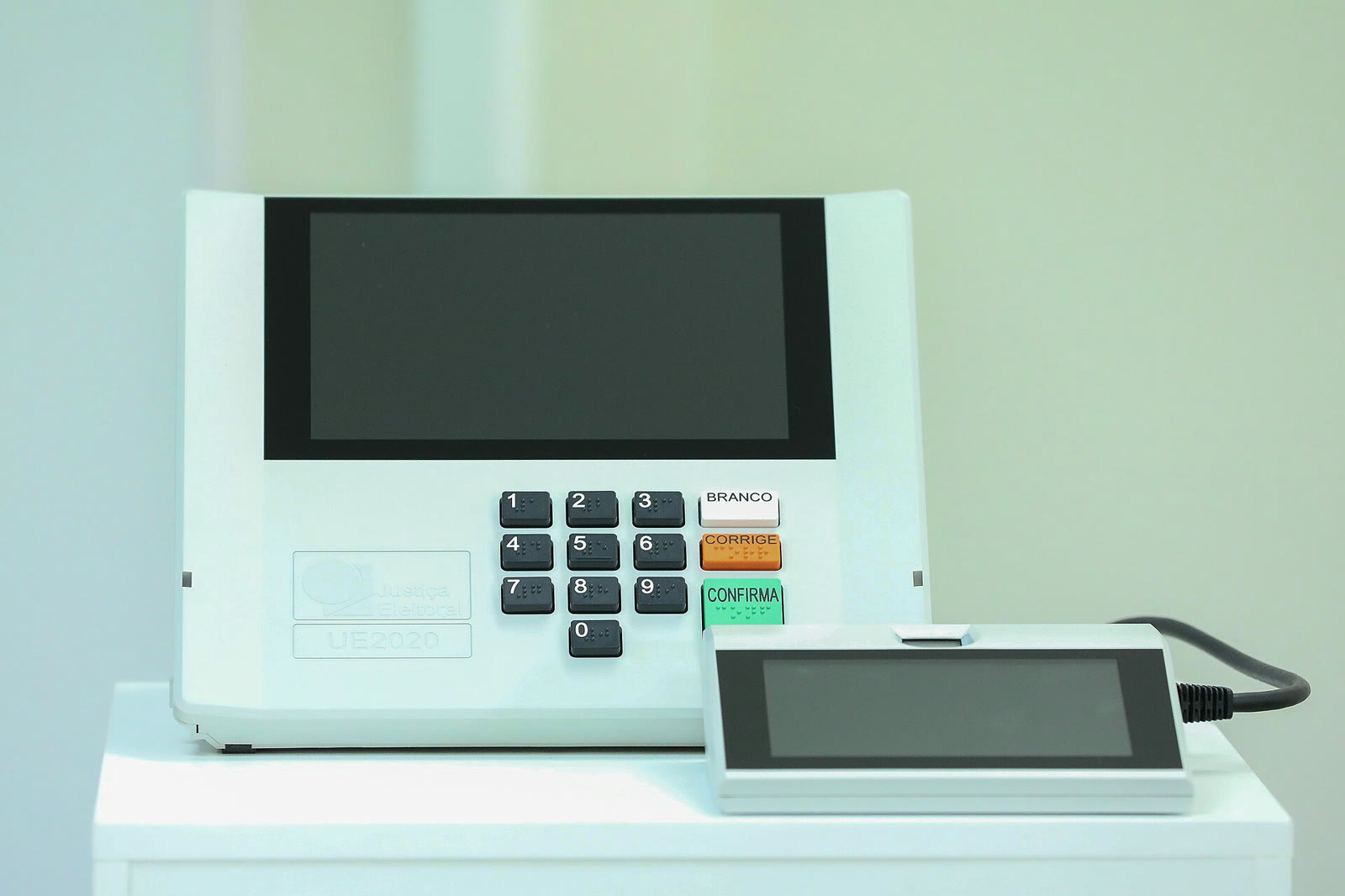 Brezilya'da kullanılan elektronik oy makinesi (arşiv)