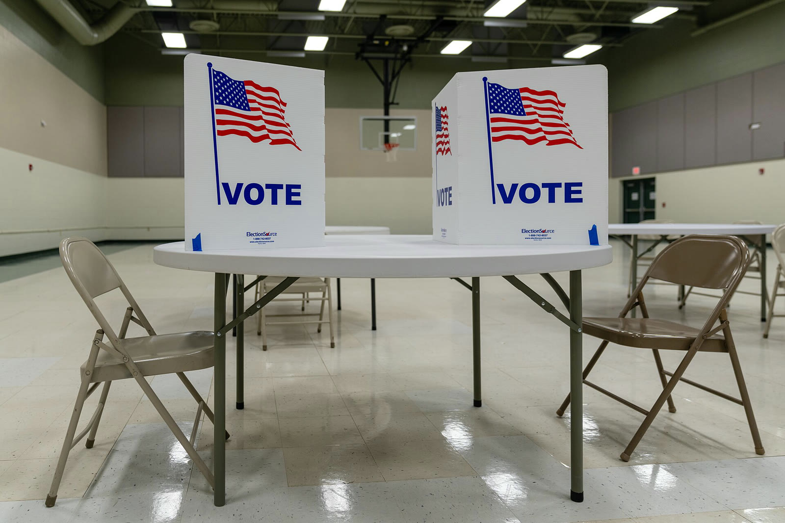 Voting booths at a polling place in the United States (archive)