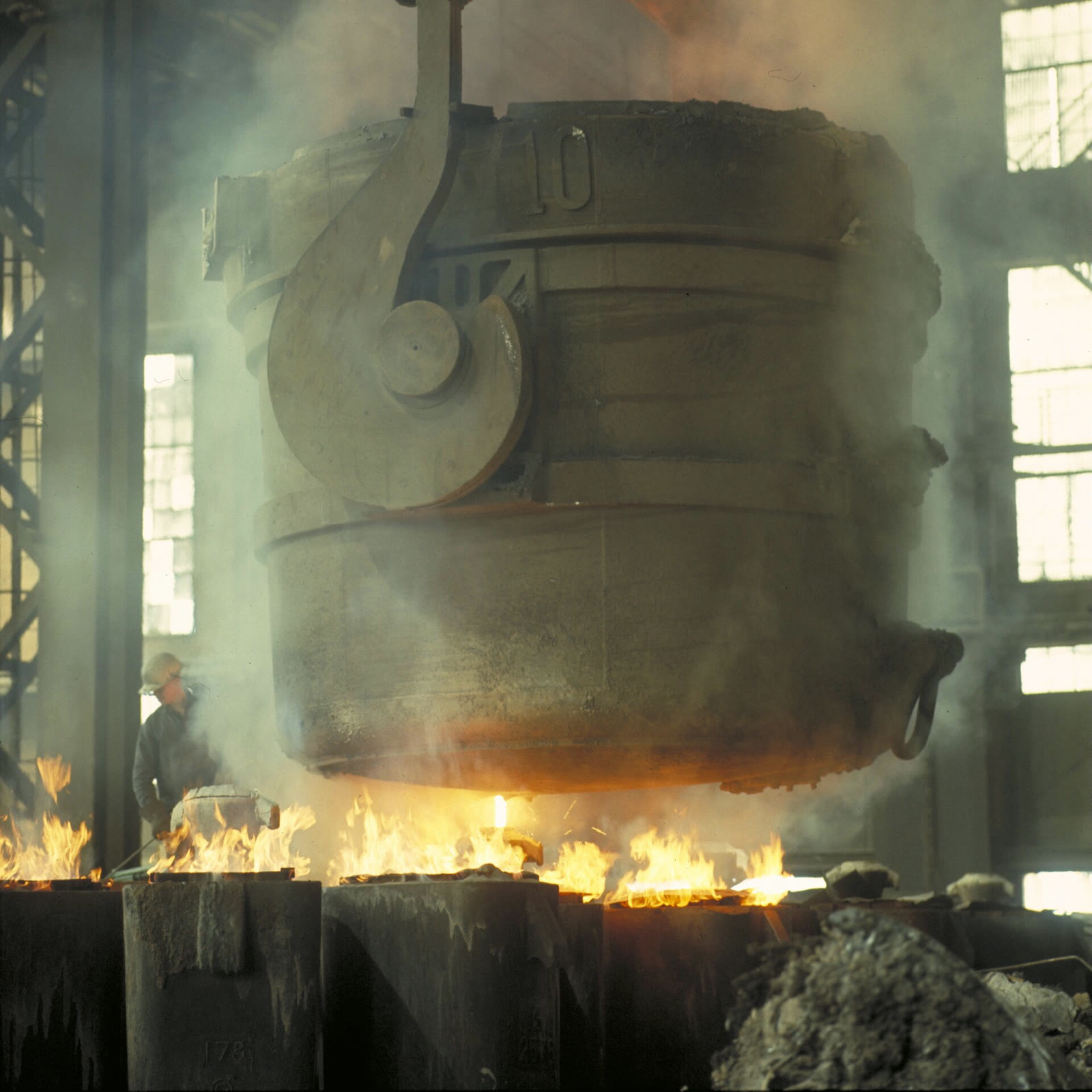 Production at a steel mill (archive)