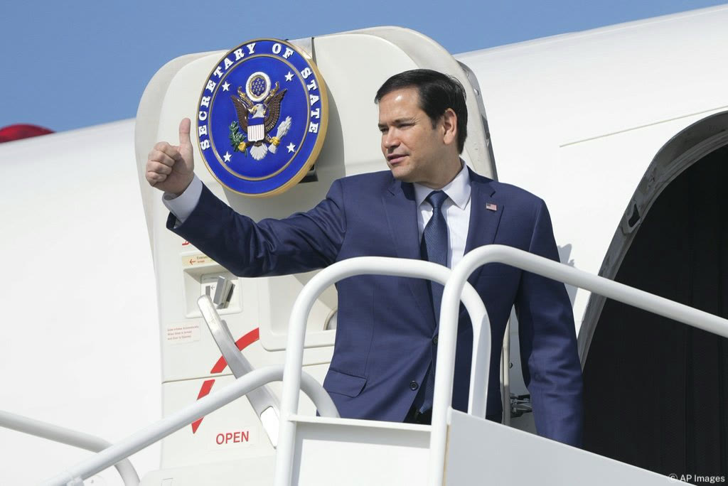 Rubio, resmi uçağında (arşiv)