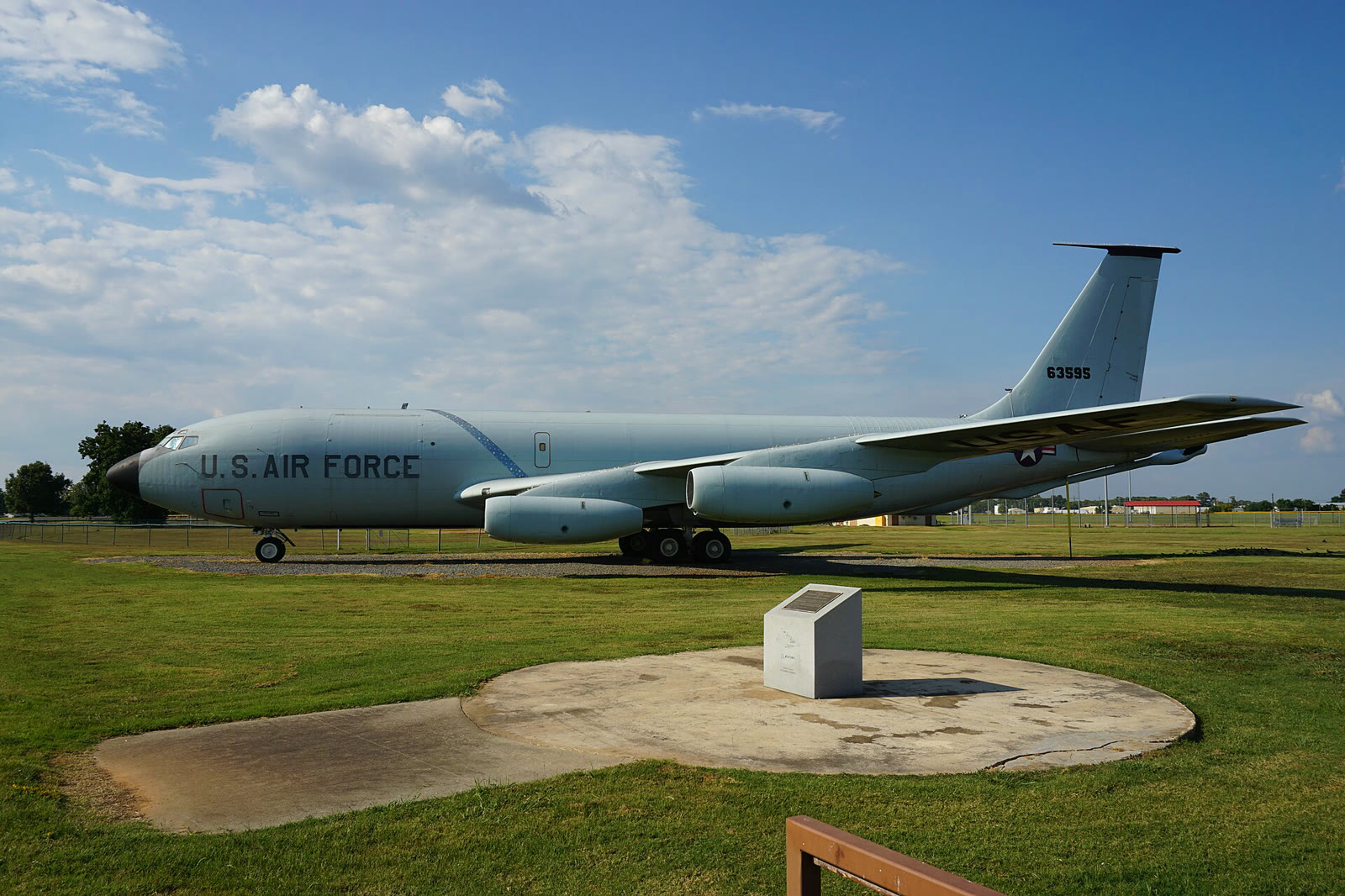 KC-135 Stratotanker aerial refueling aircraft (archive)