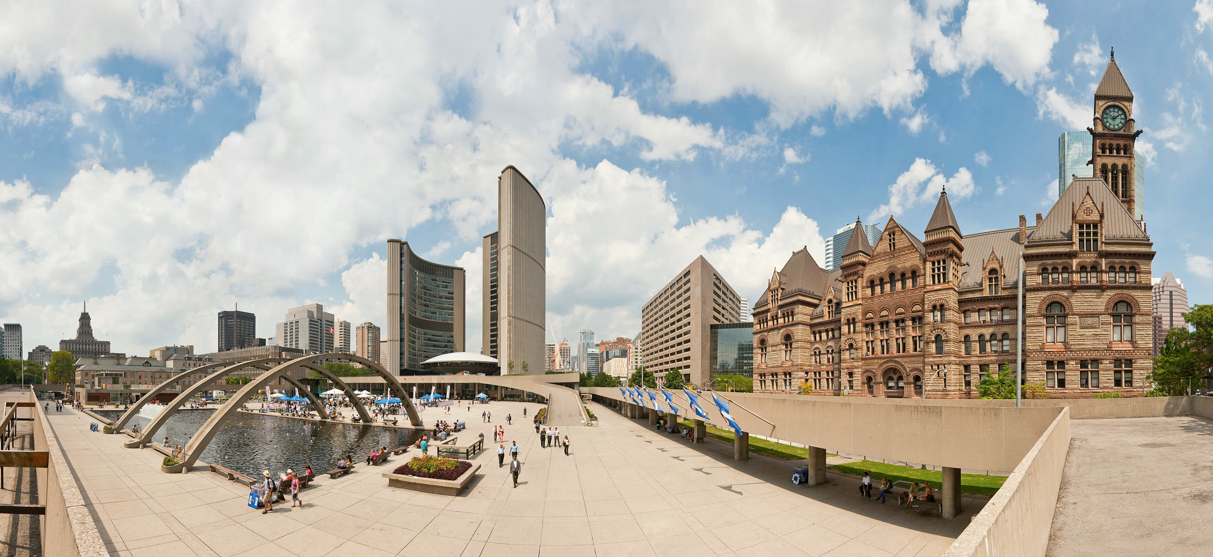 Toronto City Hall seen from Nathan Phillips Square