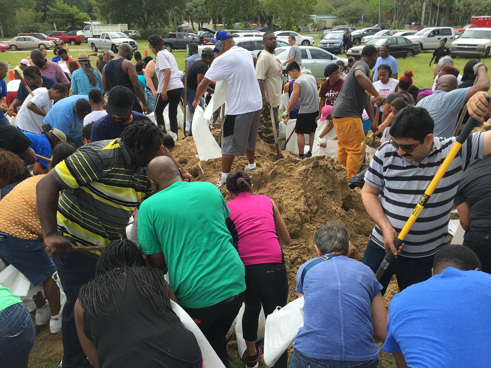 Residents fill sandbags ahead of a hurricane in Florida (file photo)