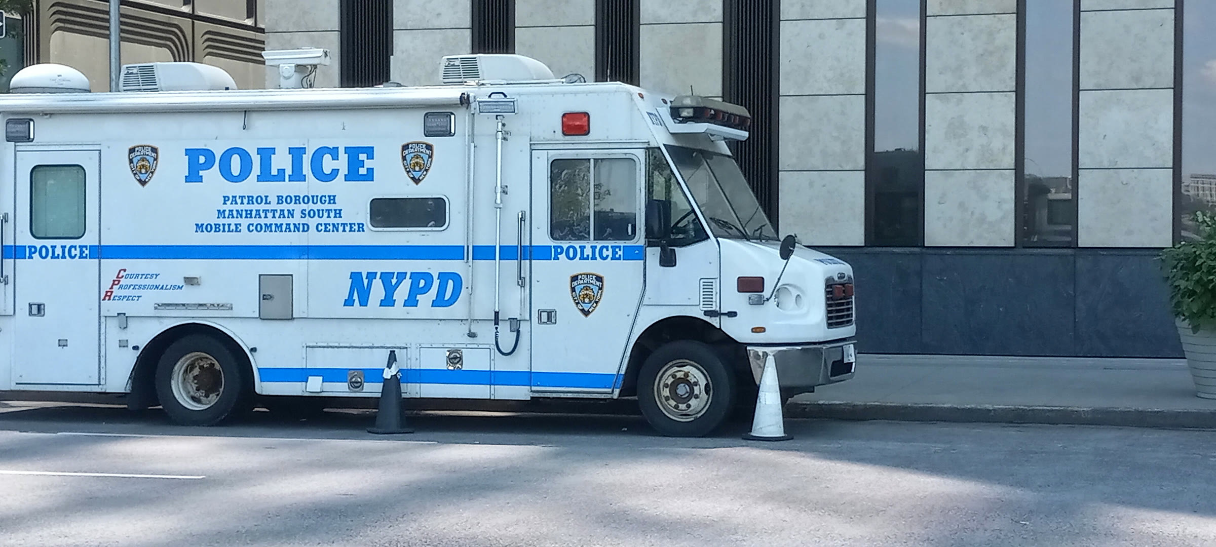 An NYPD mobile command post vehicle in Manhattan (archive)