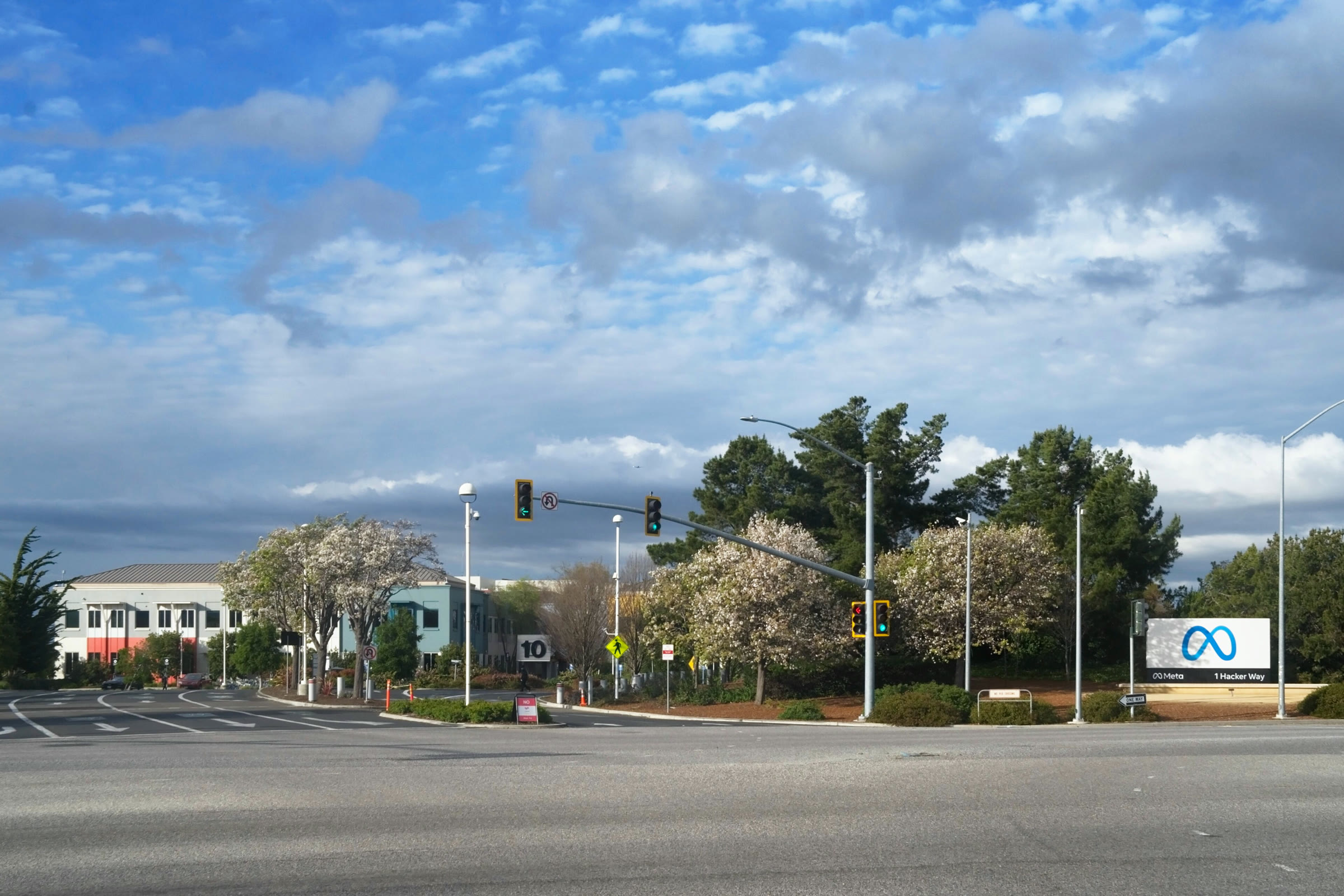 Meta'nın Kaliforniya Menlo Park'taki genel merkezi (arşiv)