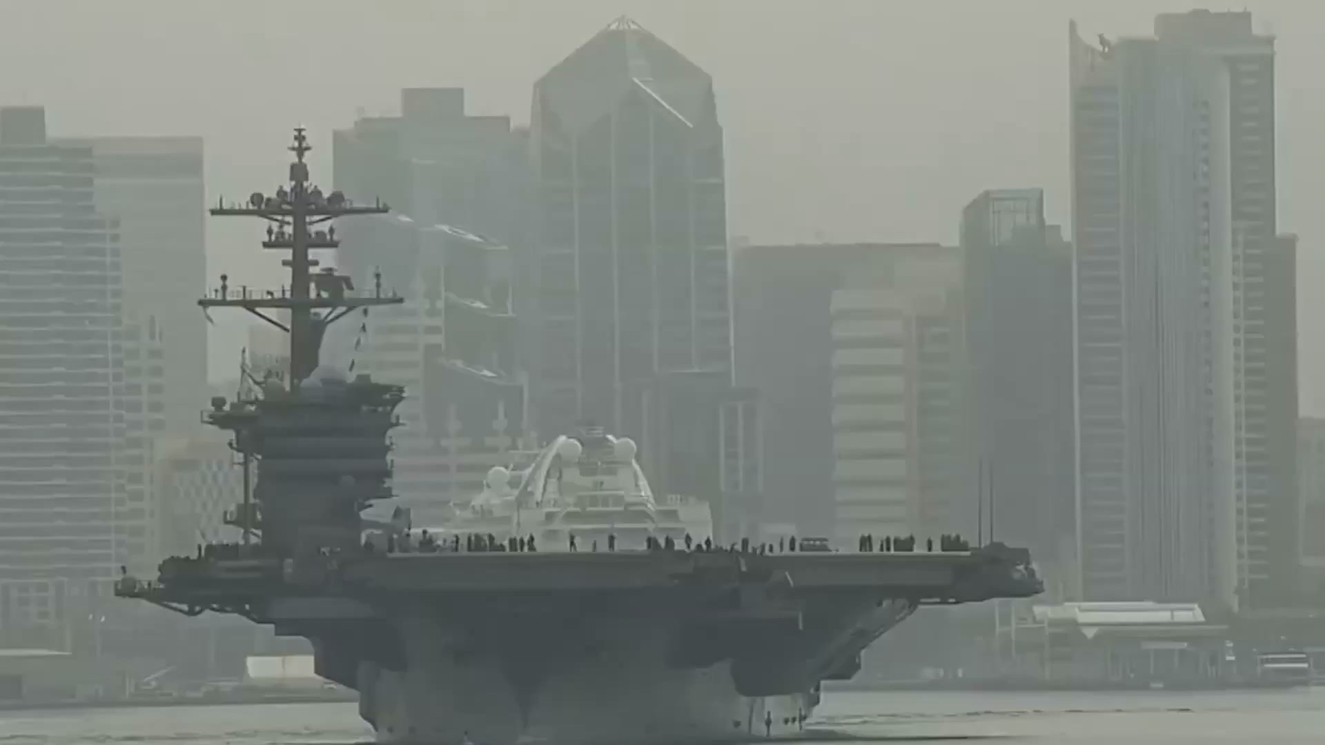 USS Theodore Roosevelt 27 Eylül'de San Diego'dan ayrılırken