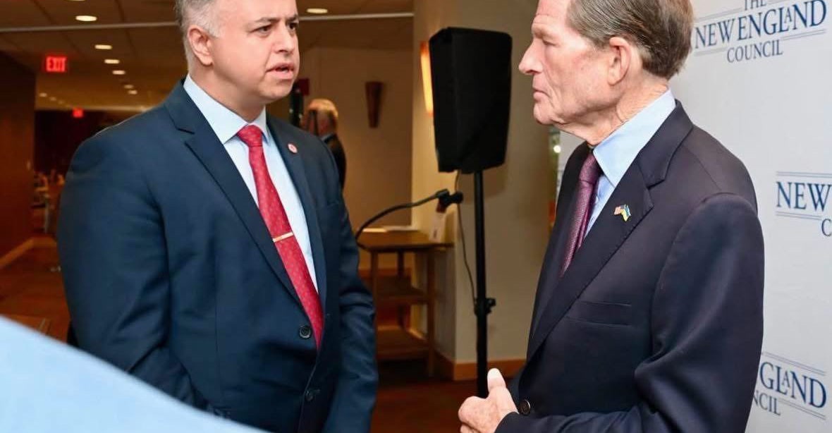 TADF Vice President Abdi Akgün speaks with Sen. Blumenthal