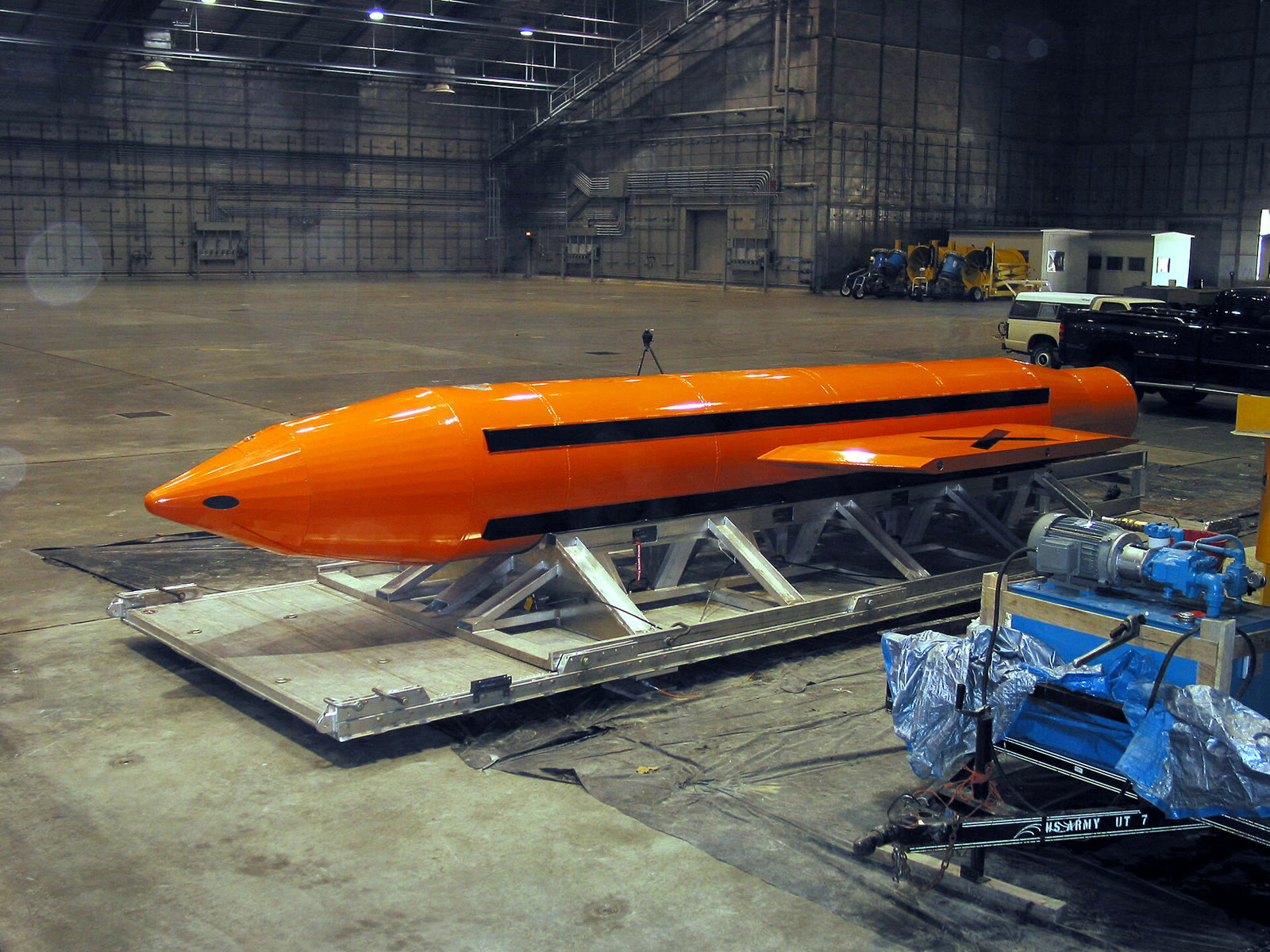 GBU-43/B MOAB bomb being prepared before testing (archive)