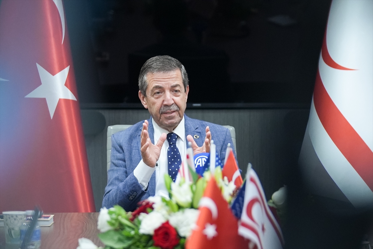 Ertuğruloğlu basın mensuplarıyla görüştü