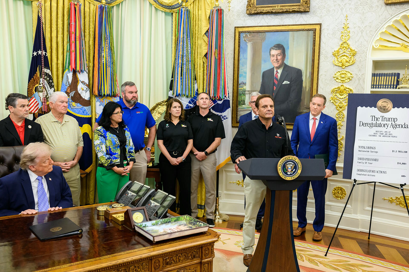 Trump, Oval Ofis'te bir duyuru sırasında (arşiv, Mayıs 2026)