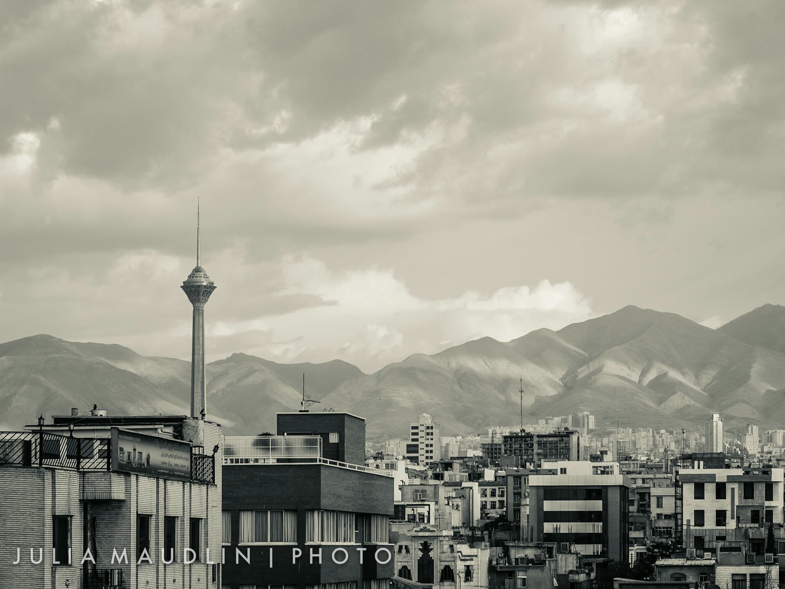 Tehran skyline with the Milad Tower (archive)