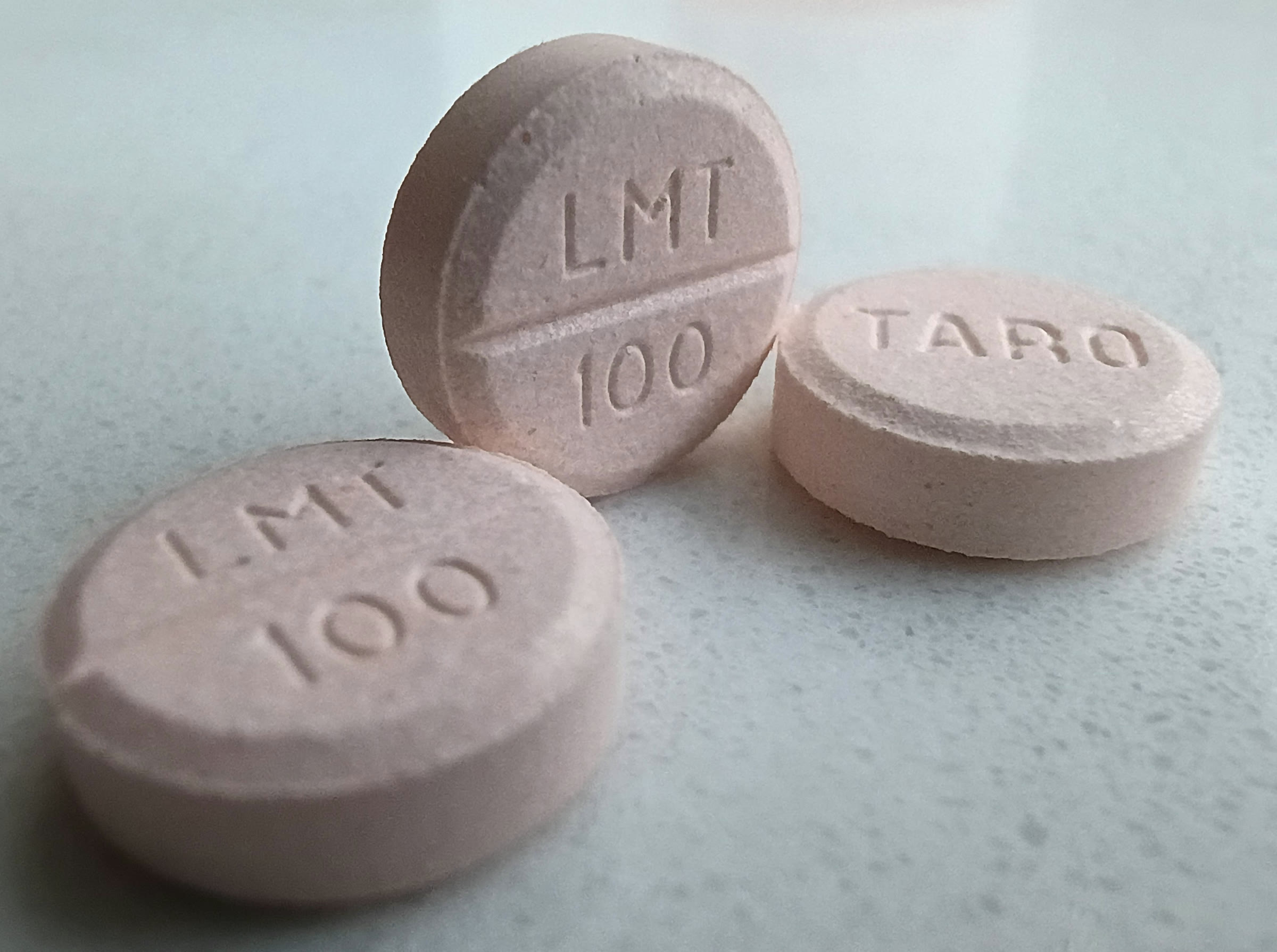 Lamotrigine 100 mg tablets, the anti-seizure drug at the center of the lawsuit (illustration)