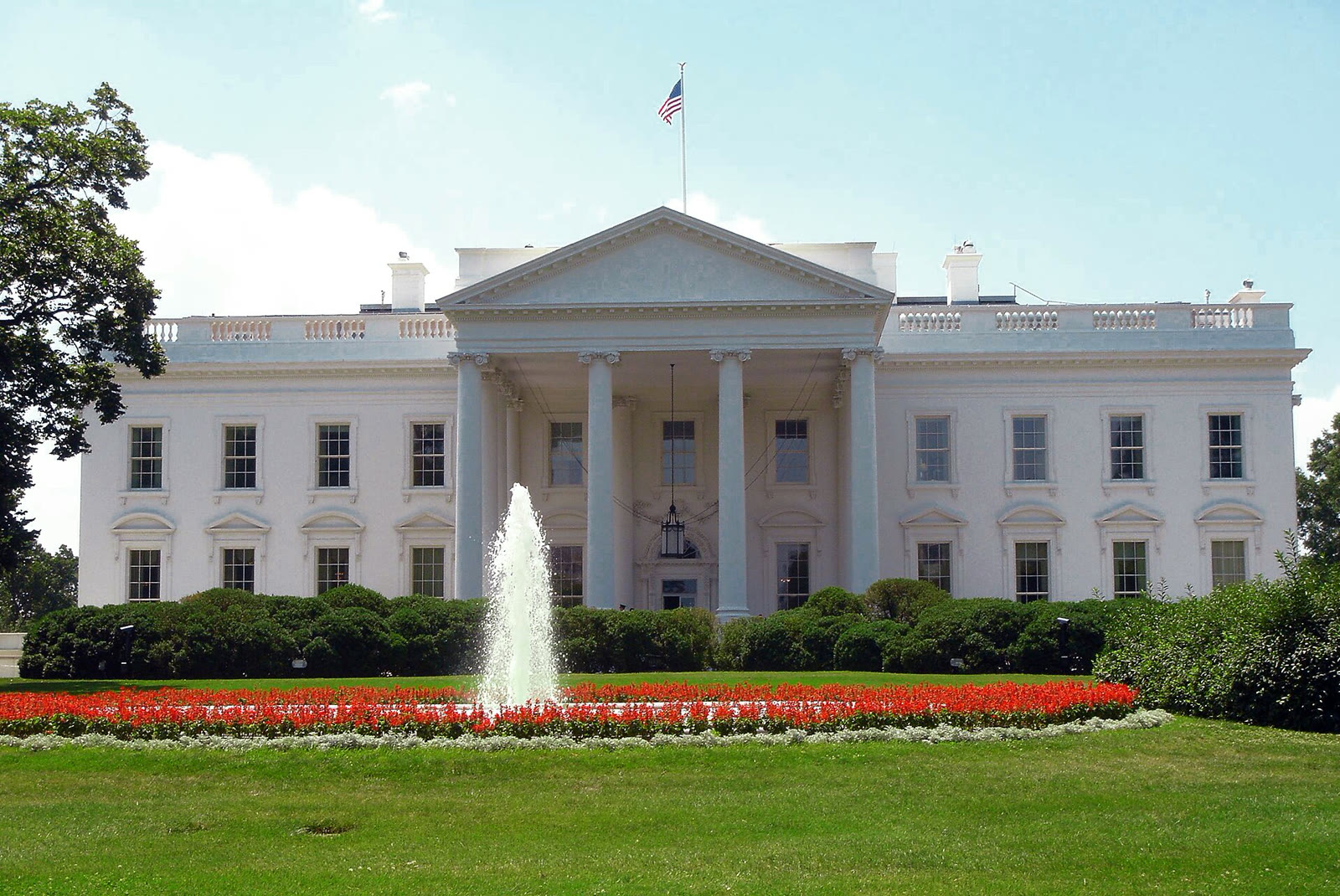 The north facade of the White House in Washington (archive)