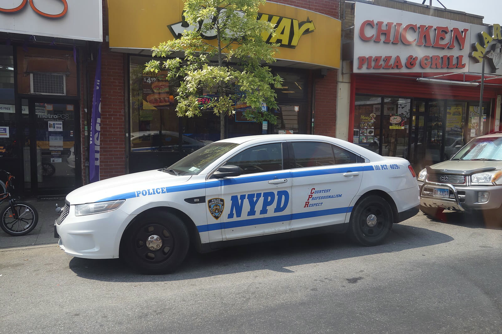 An NYPD patrol car in Far Rockaway (archive)