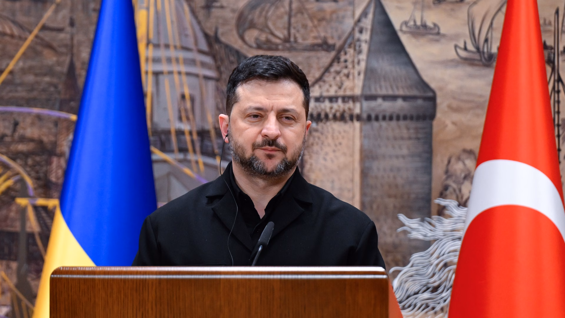 Ukrayna Cumhurbaşkanı Volodimir Zelenskiy İstanbul'da basın toplantısında (AA)