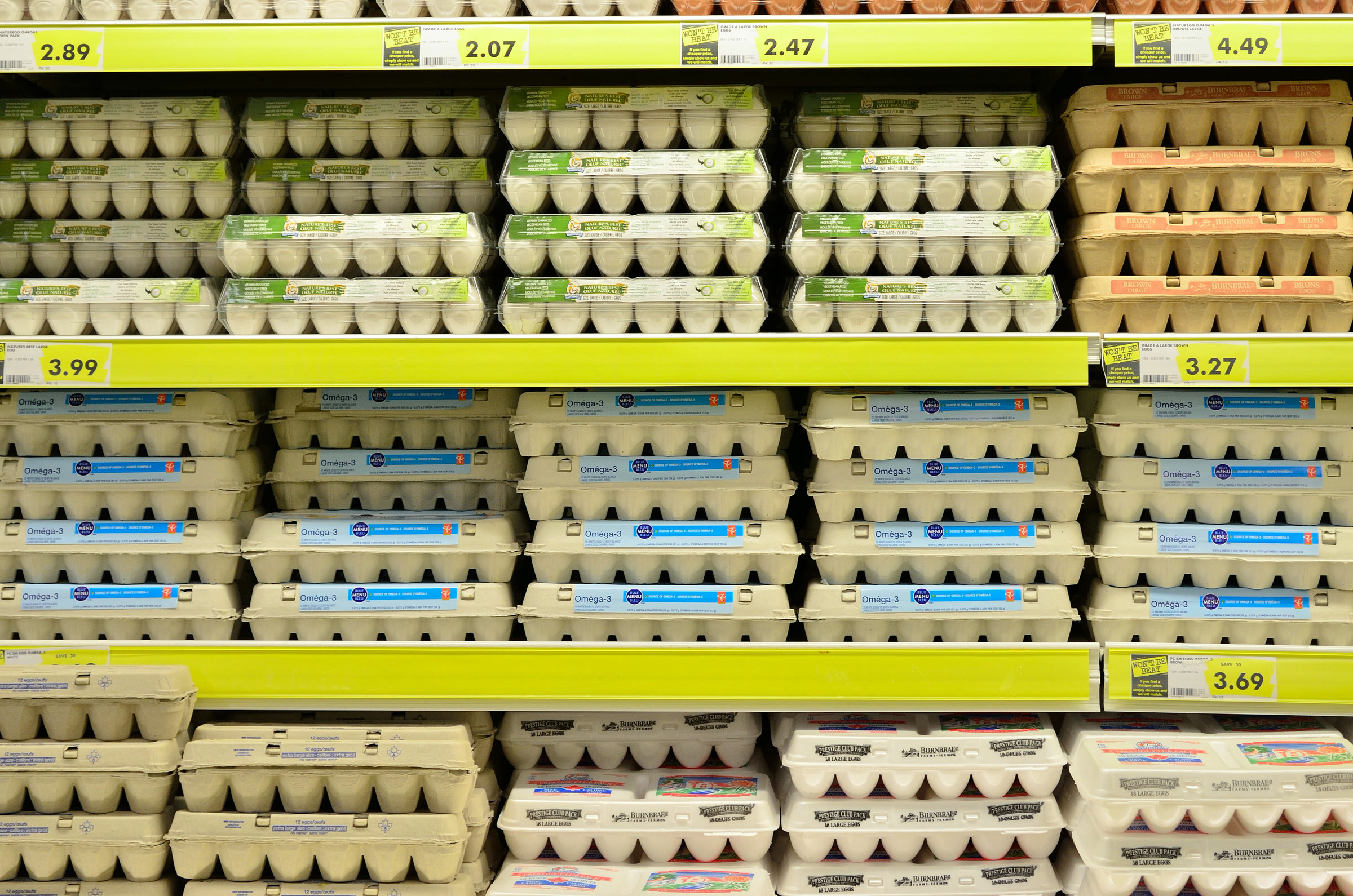 Eggs on a grocery store shelf (file photo)