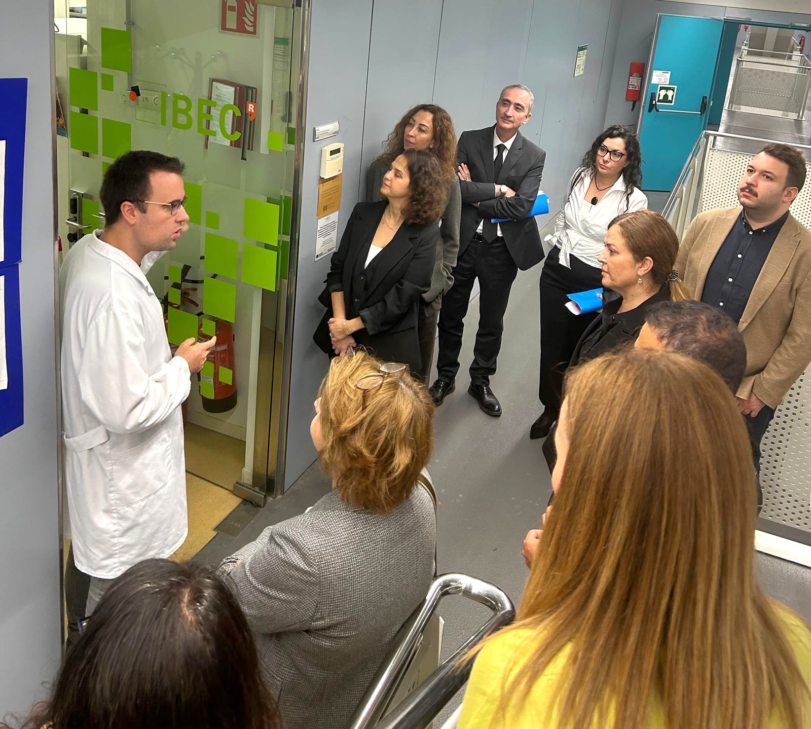 The delegation tours laboratories