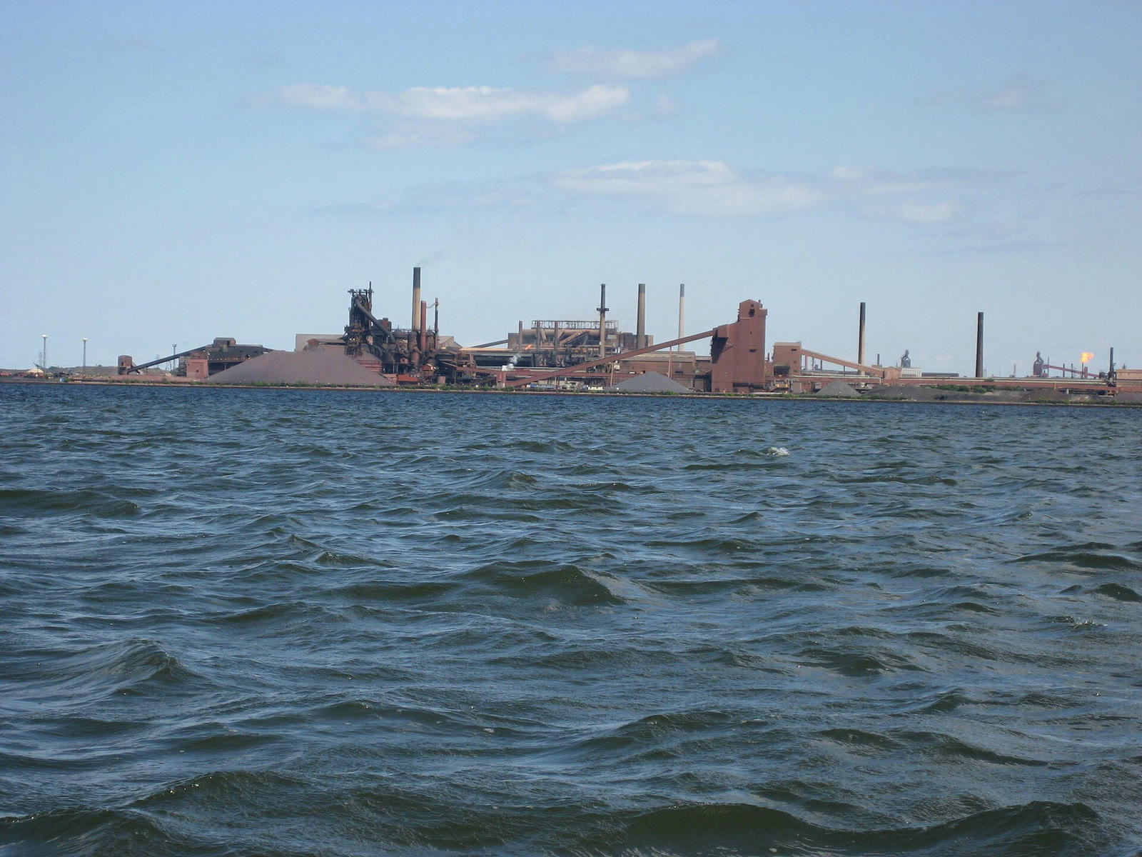 Stelco’nun çelik tesislerinin bulunduğu Hamilton limanı (arşiv)