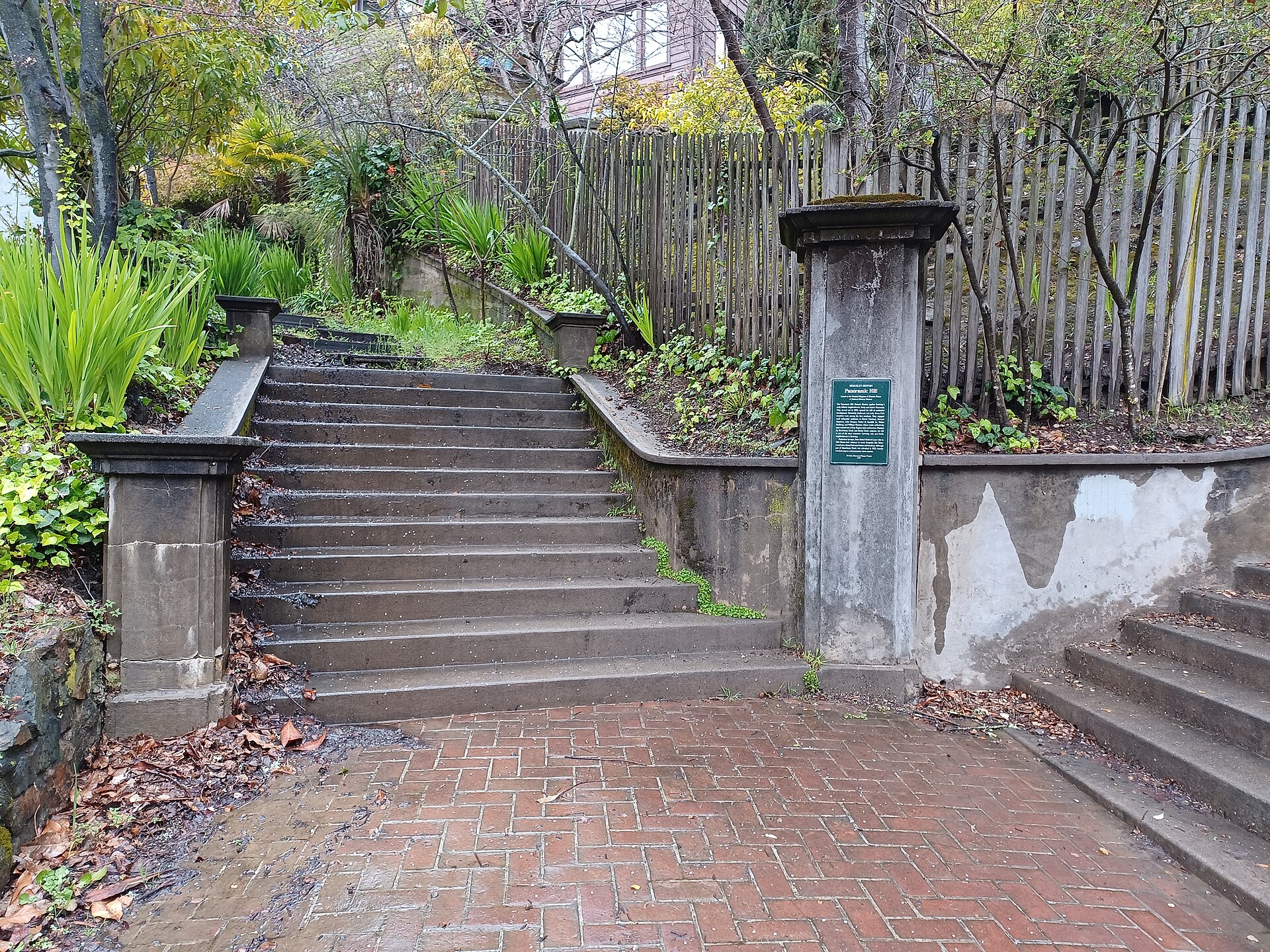 A street on Panoramic Hill