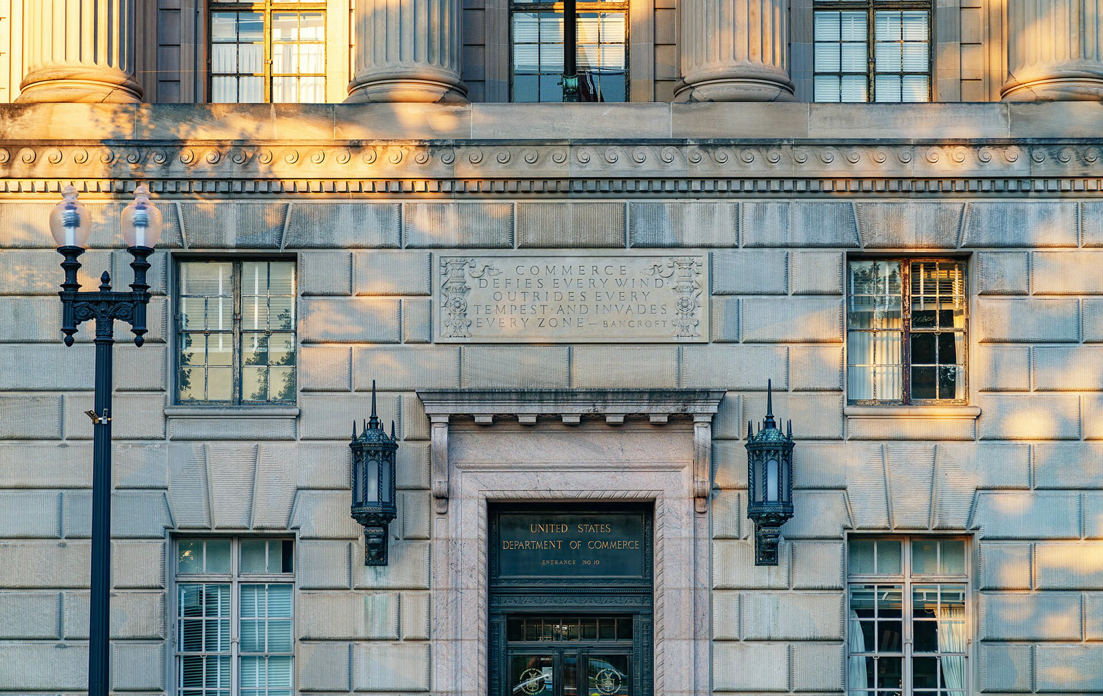 The Herbert C. Hoover Building of the U.S. Department of Commerce in Washington (archive)