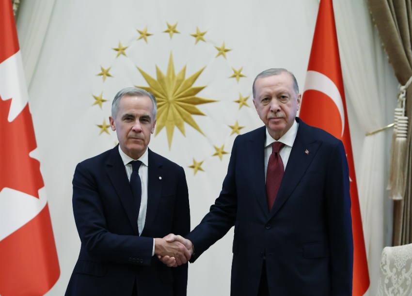 Erdoğan and Carney shake hands at the Presidential Complex in Ankara