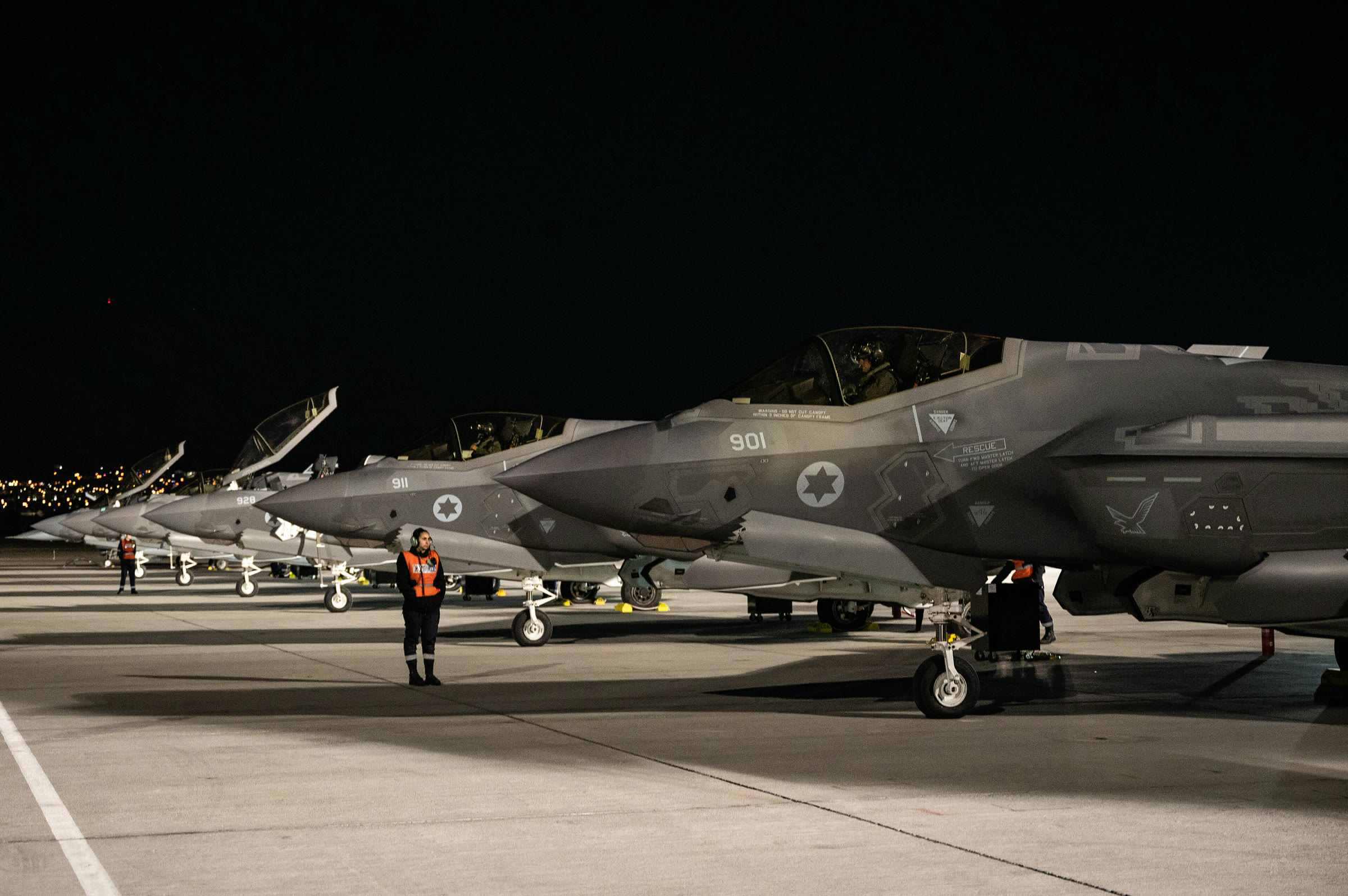 Израильские истребители F-35I Adir на авиабазе Неллис
