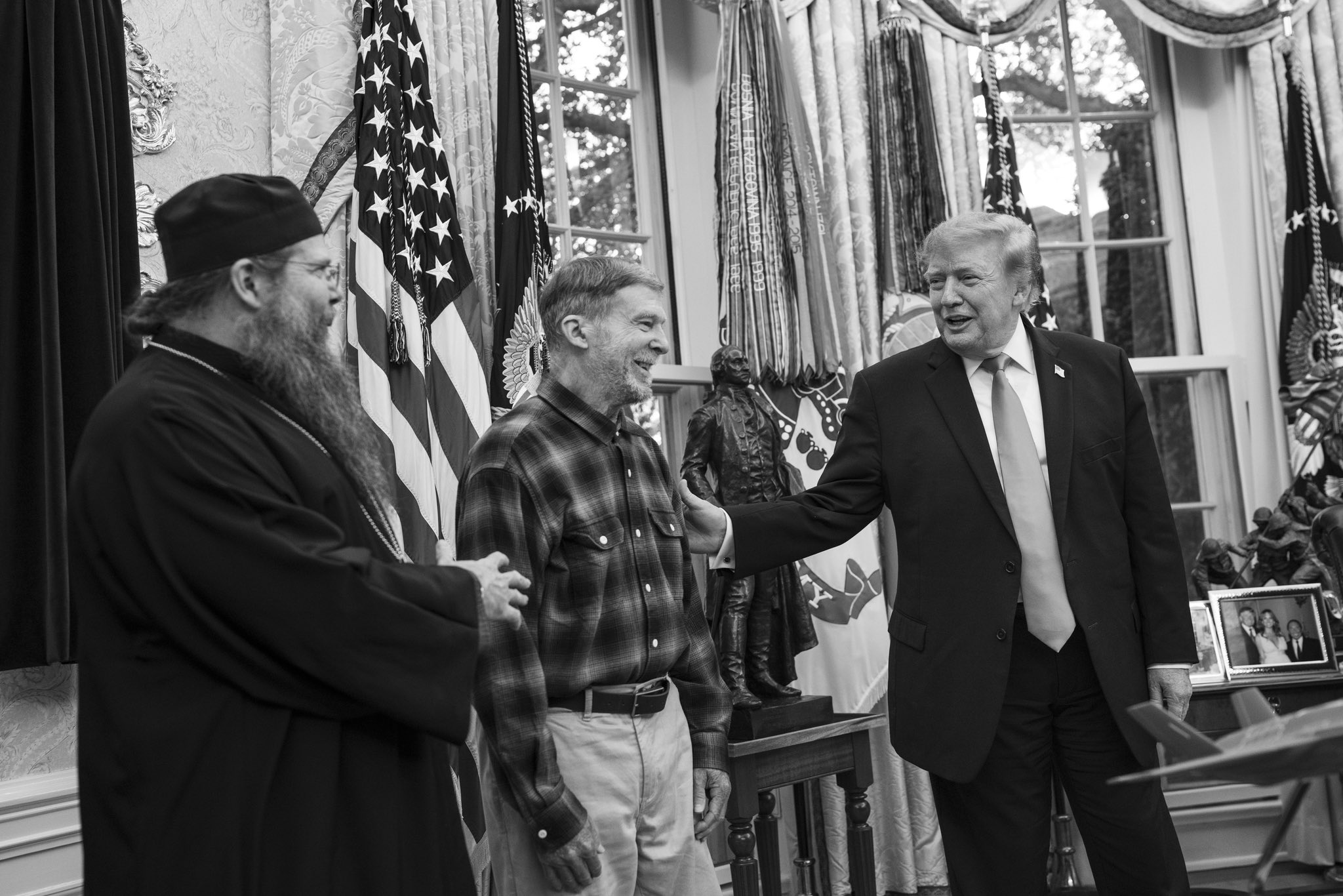 Trump greets Stephen Hubbard, freed from Russian captivity, in the Oval Office