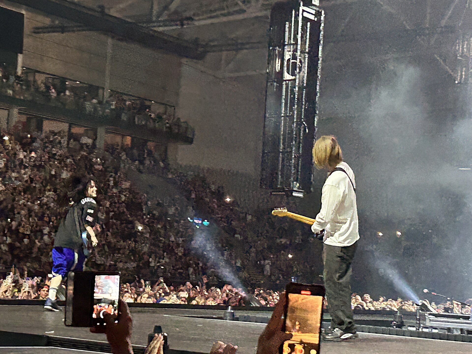 Finneas and his sister Billie Eilish on stage (archive)