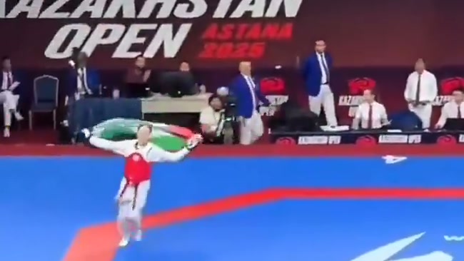 The athlete running a lap with a Palestinian flag at Kazakhstan Open 2025 (video still)