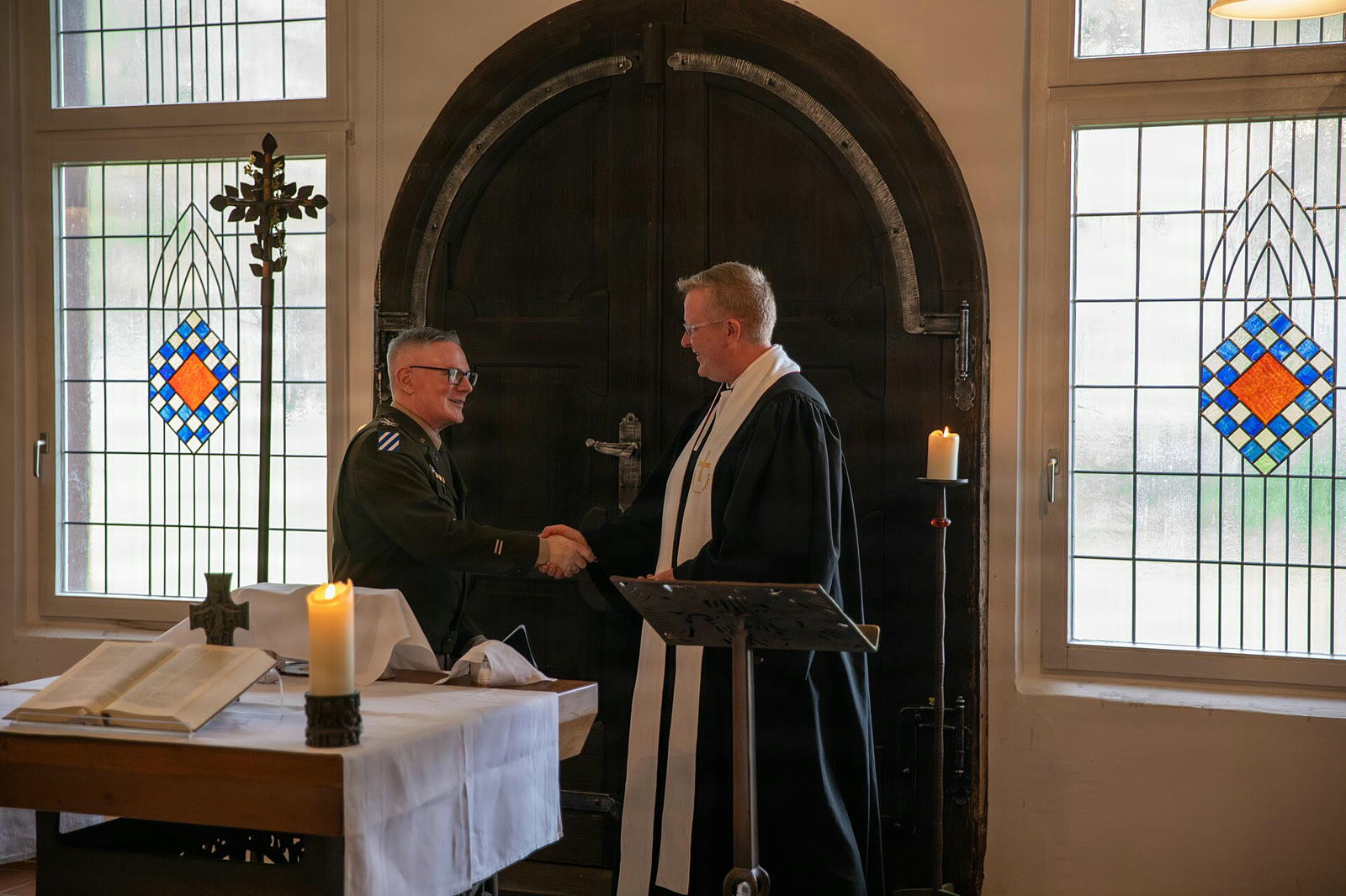A US Army chaplain speaks at a worship service (file)