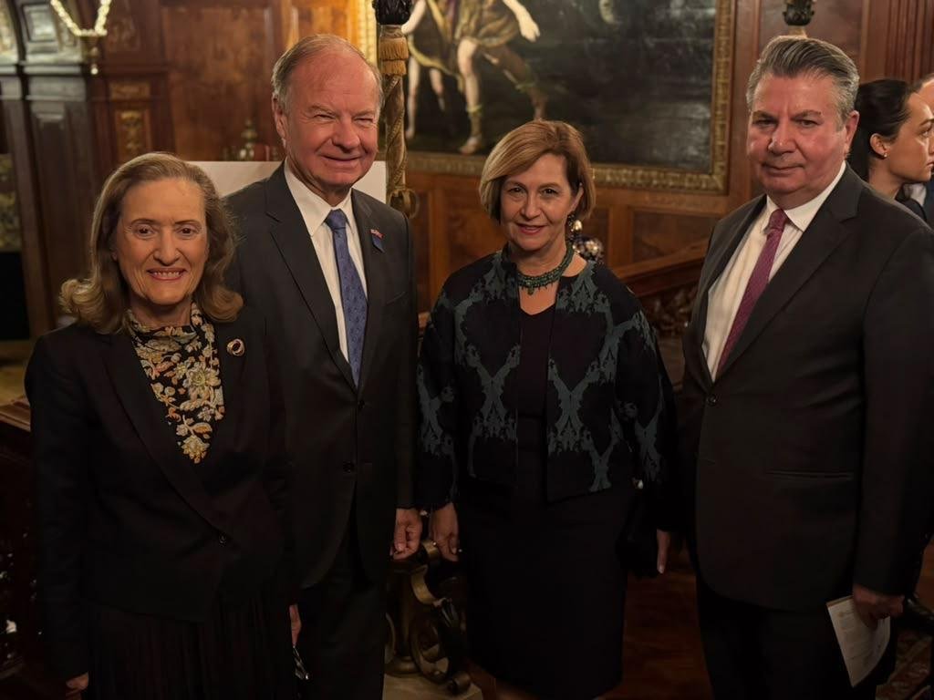 Ambassador Önal with DHKF officials and guests