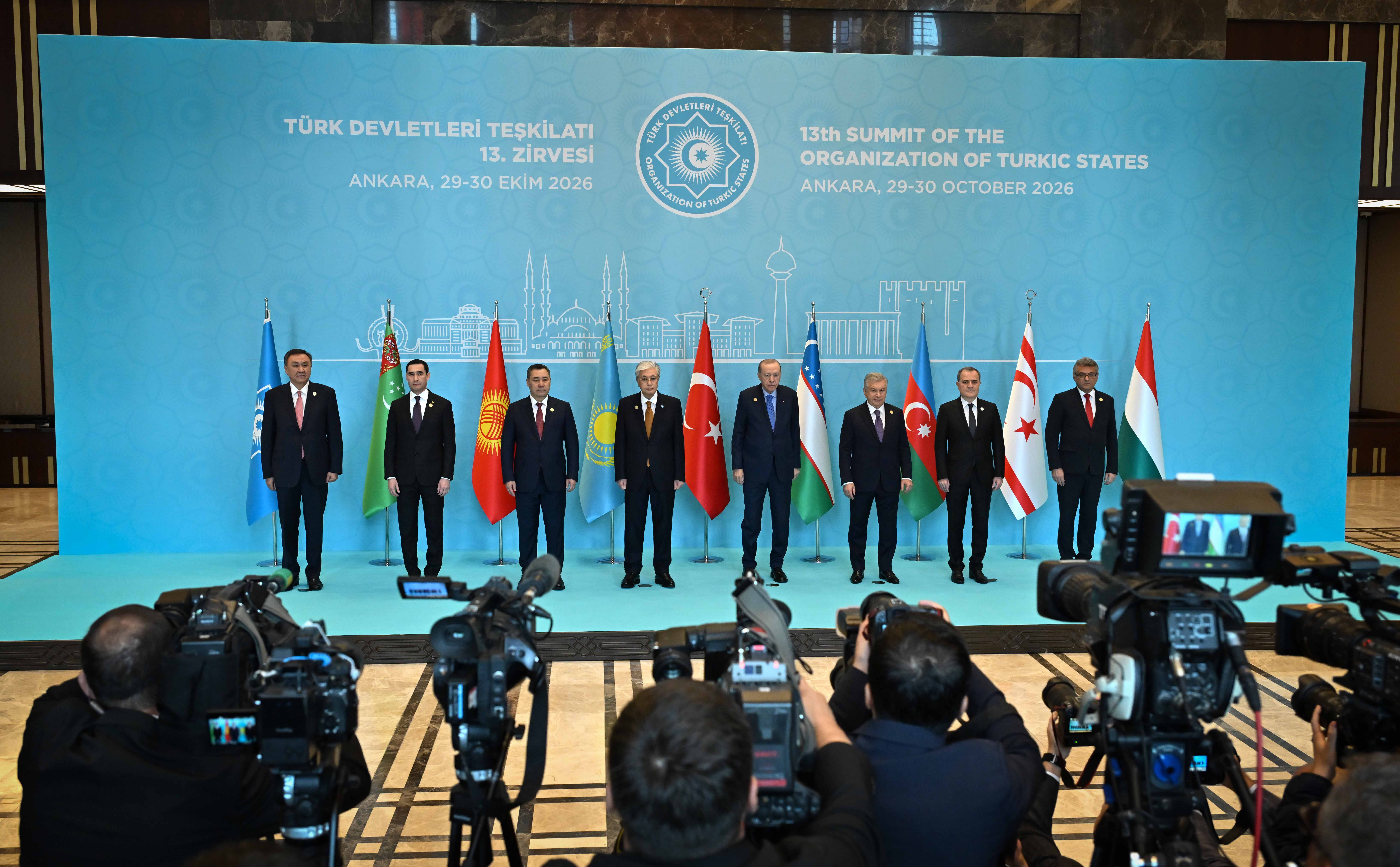 Liderler TDT'nin 13. zirvesinde aile fotoğrafı çektiriyor