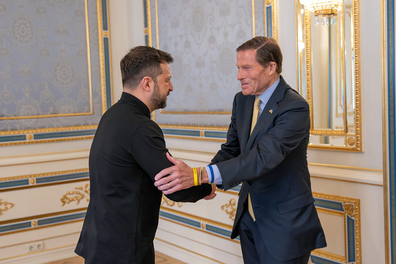 Zelenskyy in Kyiv with Richard Blumenthal, one of the senators who signed the statement