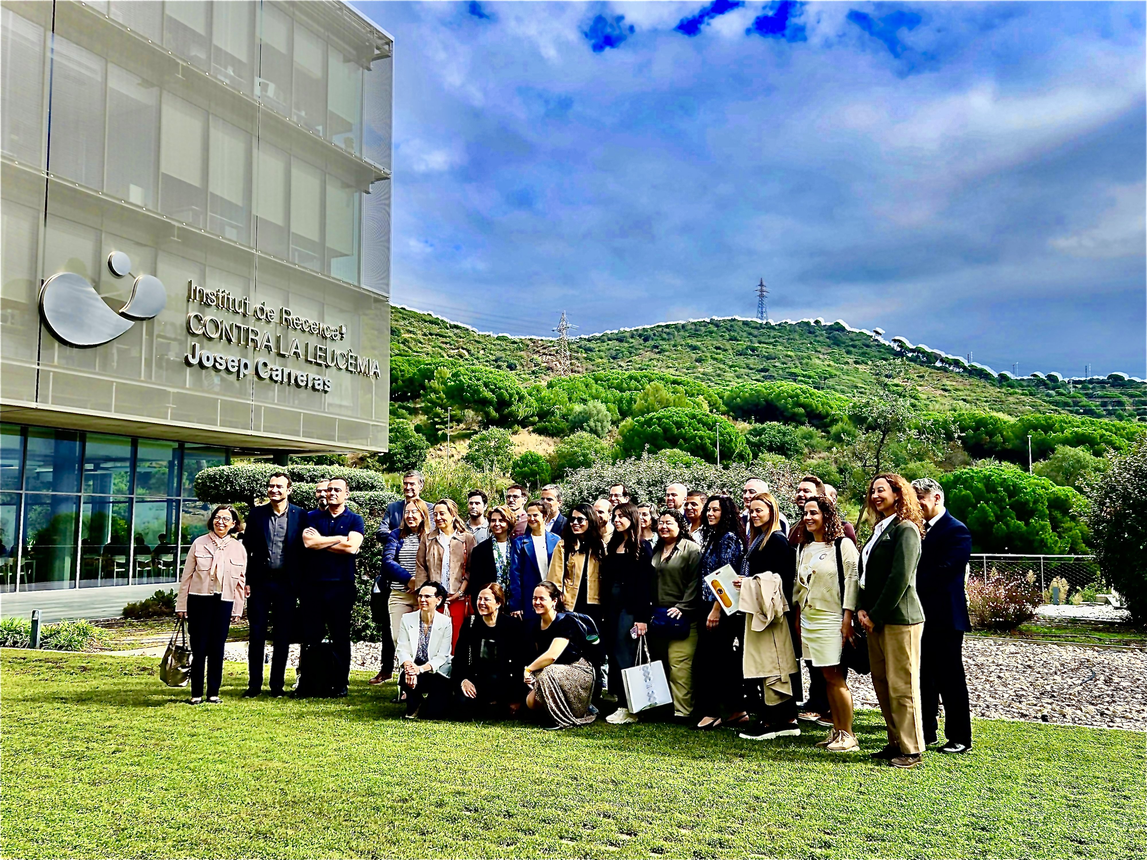 The delegation outside the Josep Carreras Leukaemia Research Institute on the Can Ruti campus